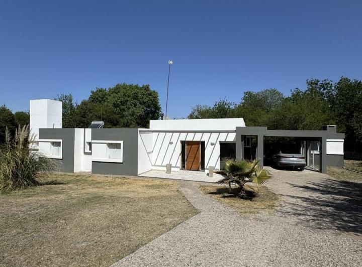 Casa · 260m² · 4 Ambientes · 1 Cochera