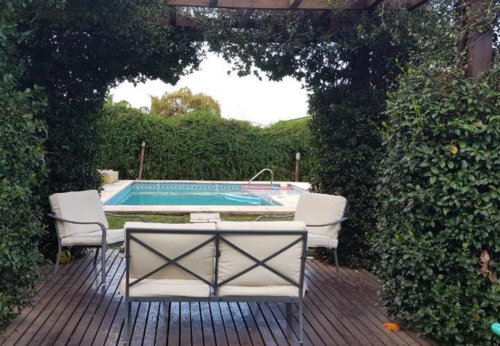 Casa · 320m² · 4 Dormitorios · 2 Cocheras