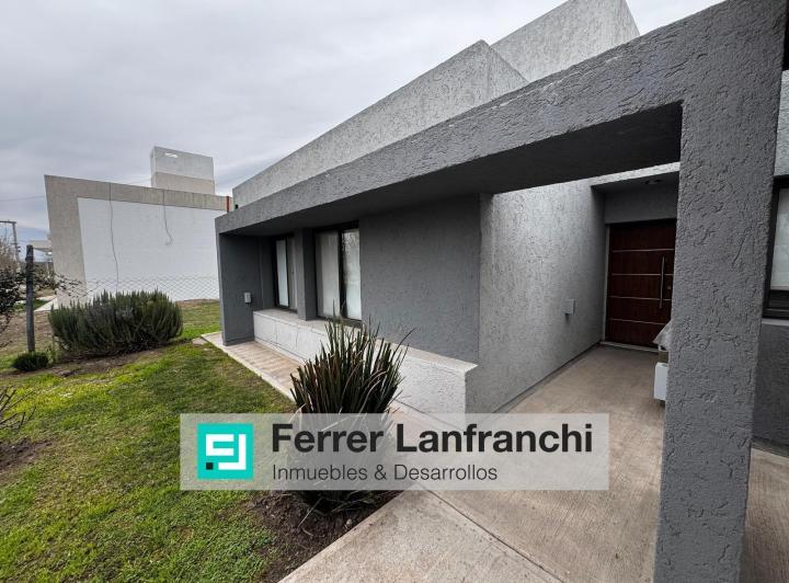 Casa · 130m² · 5 Ambientes · 1 Cochera