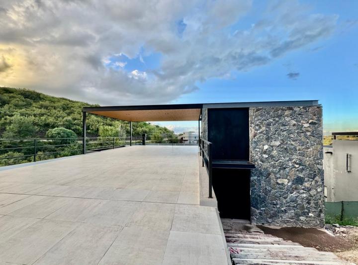 Casa · 258m² · 5 Ambientes · 2 Cocheras