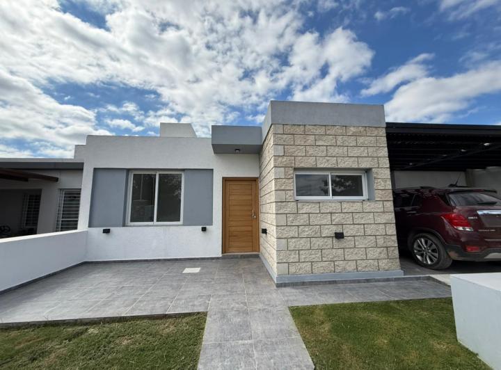 Casa · 75m² · 3 Ambientes · 1 Cochera