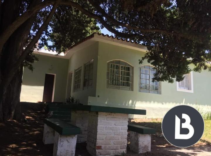 Casa · 160m² · 8 Ambientes · 1 Cochera