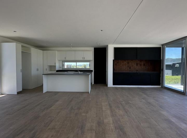 Casa · 210m² · 5 Ambientes · 2 Cocheras