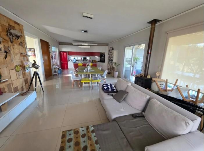 Casa · 270m² · 8 Ambientes · 2 Cocheras