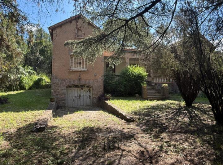 Casa · 233m² · 5 Dormitorios · 1 Cochera
