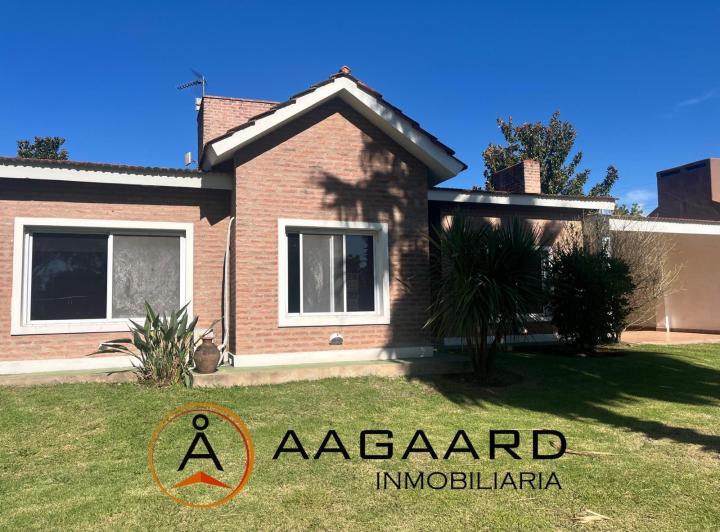Casa · 230m² · 5 Ambientes · 2 Cocheras
