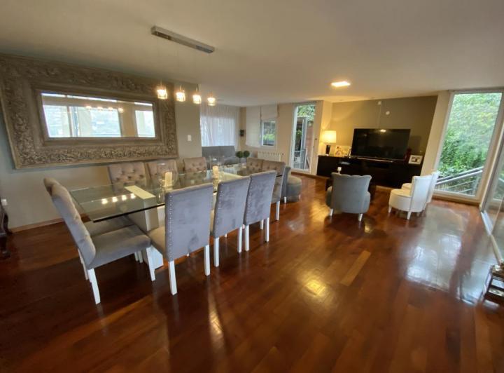 Casa · 280m² · 6 Ambientes · 2 Cocheras