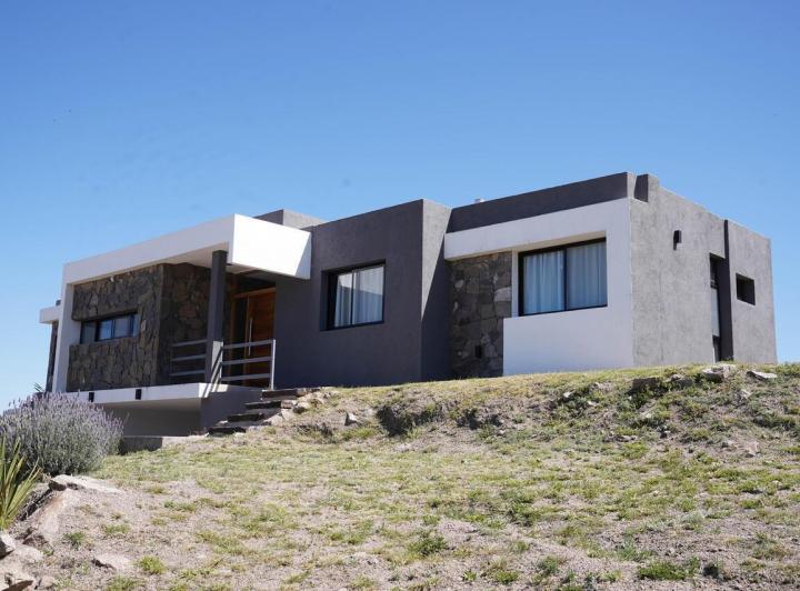 Casa · 235m² · 4 Ambientes · 2 Cocheras