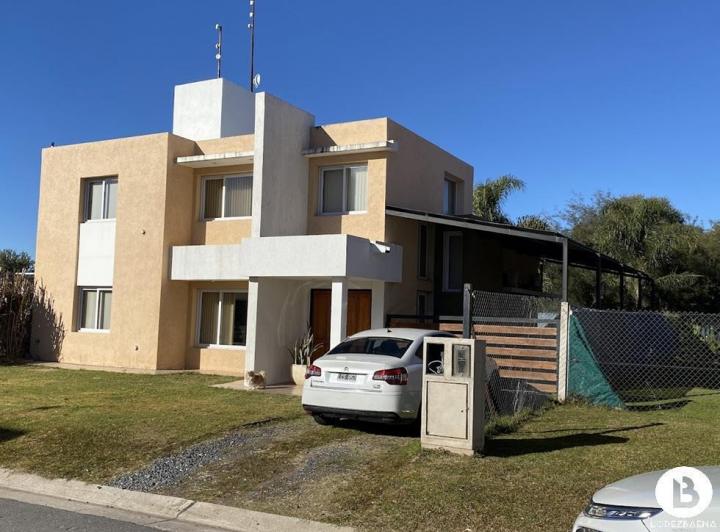 Casa · 192m² · 6 Ambientes · 2 Cocheras