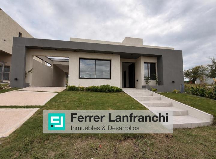 Casa · 350m² · 8 Ambientes · 2 Cocheras