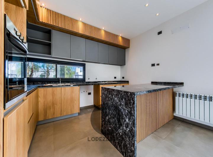 Casa · 185m² · 3 Ambientes · 2 Cocheras