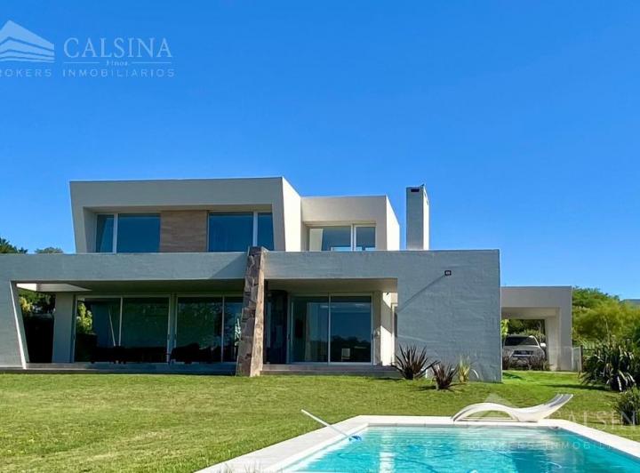 Casa · 315m² · 3 Ambientes · 2 Cocheras