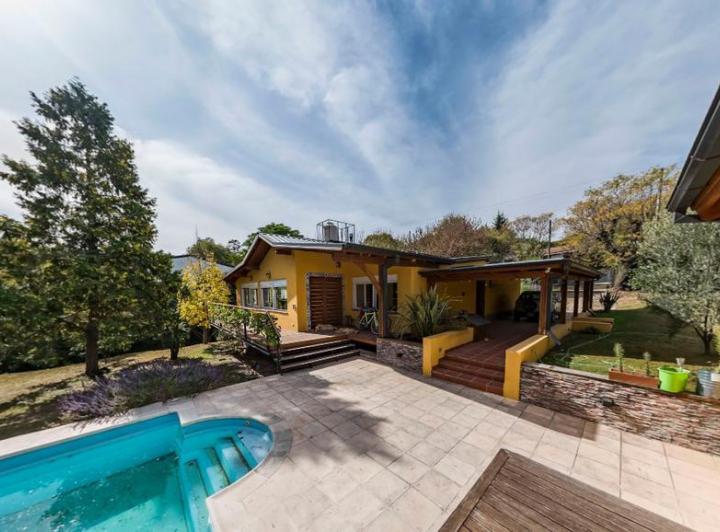 Casa · 347m² · 6 Ambientes · 1 Cochera