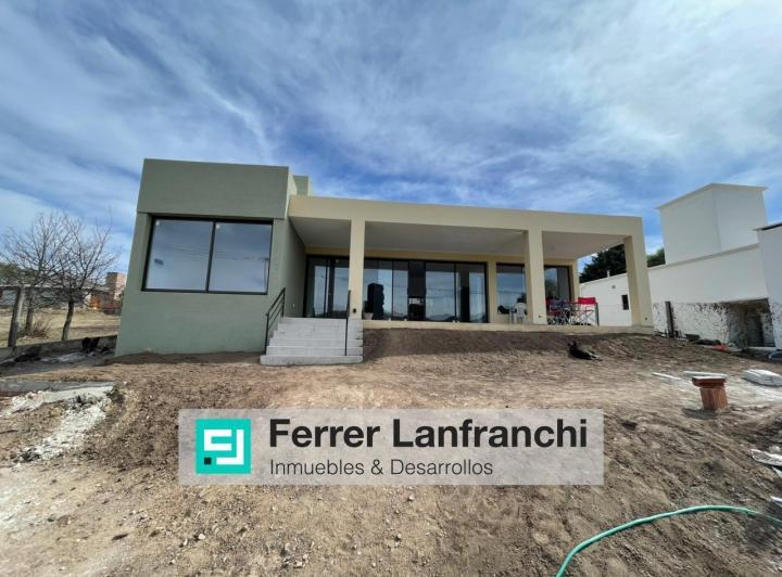 Casa · 130m² · 9 Ambientes
