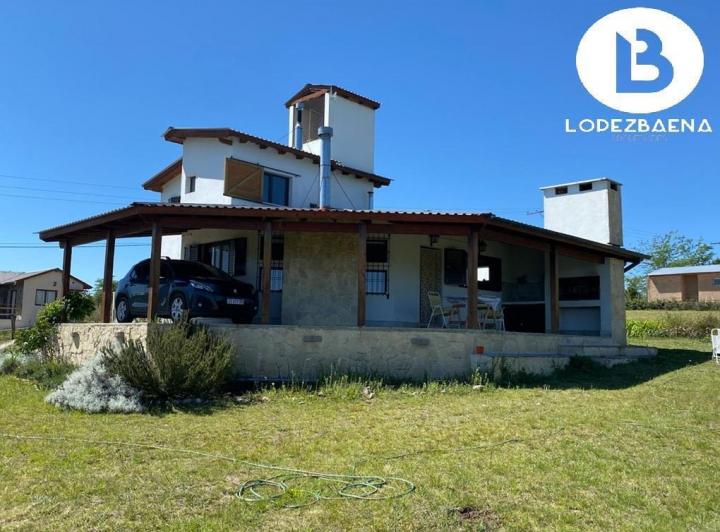 Casa · 2000m² · 4 Ambientes · 2 Cocheras