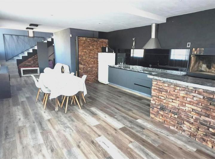 Casa · 790m² · 2 Dormitorios · 2 Cocheras