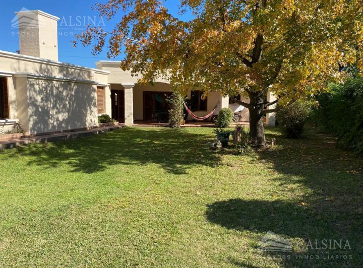 Casa · 400m² · 8 Ambientes · 2 Cocheras