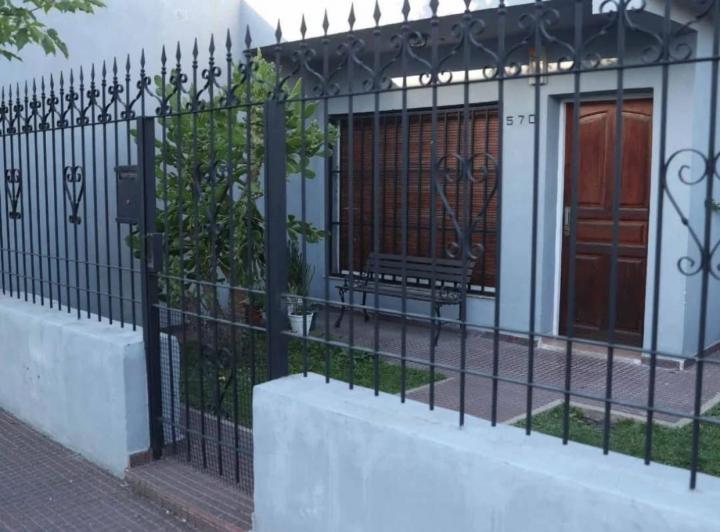 Casa · 200m² · 6 Ambientes · 1 Cochera