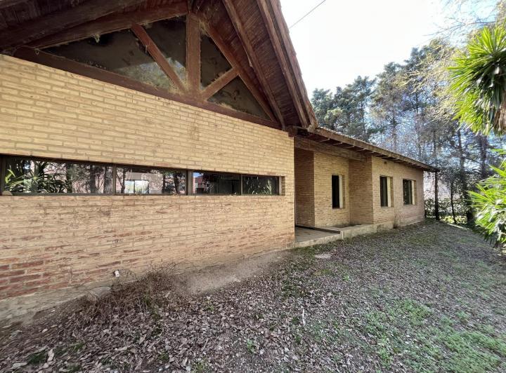 Casa · 1690m² · 4 Dormitorios · 4 Cocheras