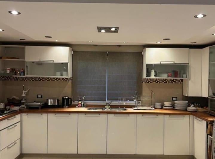 Casa · 330m² · 7 Ambientes · 2 Cocheras