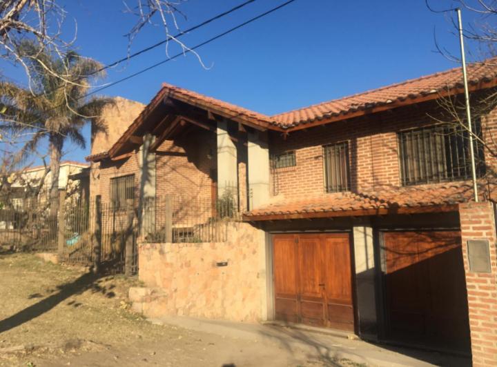 Casa · 430m² · 7 Ambientes · 2 Cocheras