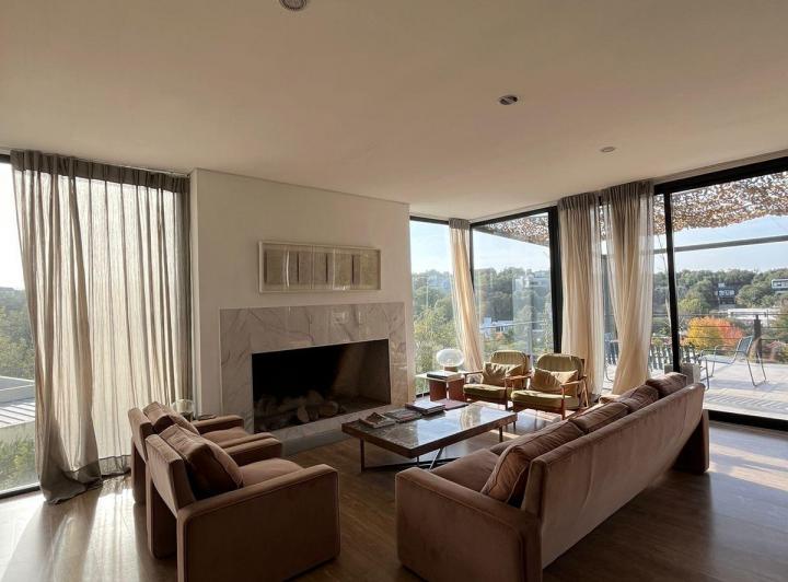 Casa · 380m² · 5 Ambientes · 2 Cocheras
