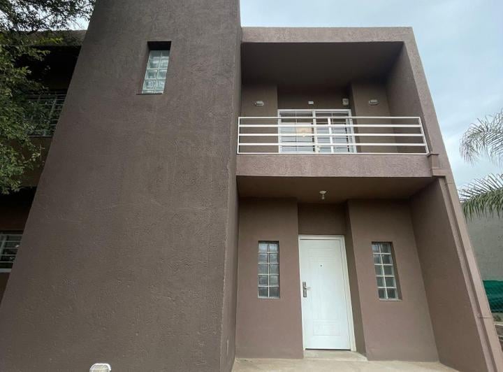 Casa · 250m² · 12 Ambientes · 2 Cocheras