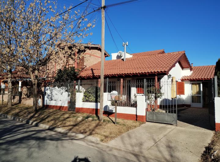 Casa · 185m² · 5 Ambientes · 3 Cocheras