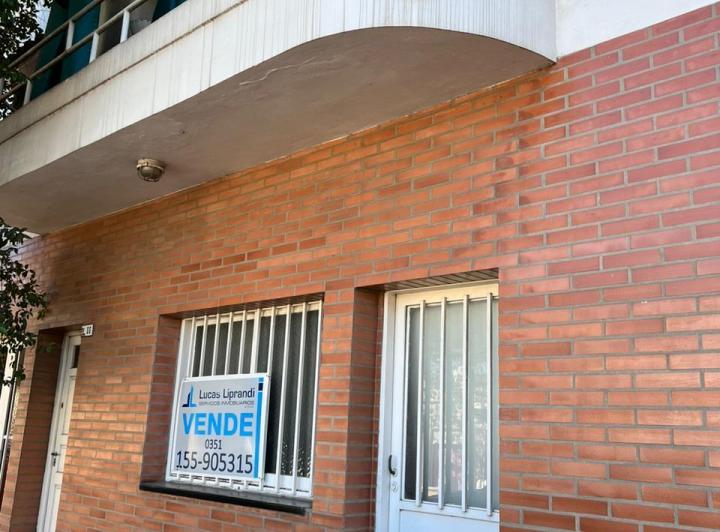Casa · 260m² · 6 Dormitorios · 1 Cochera