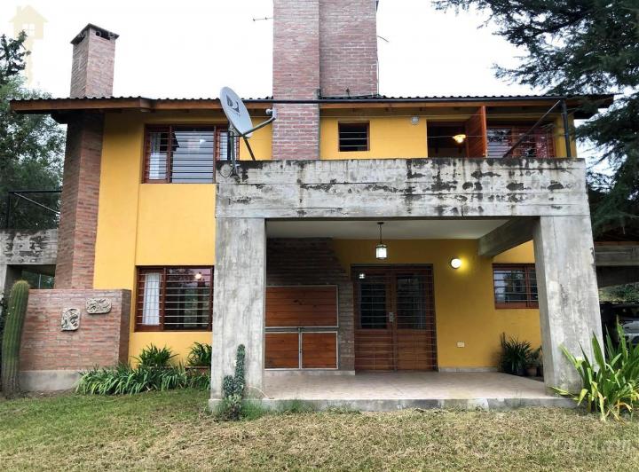 Casa · 2456m² · 3 Dormitorios