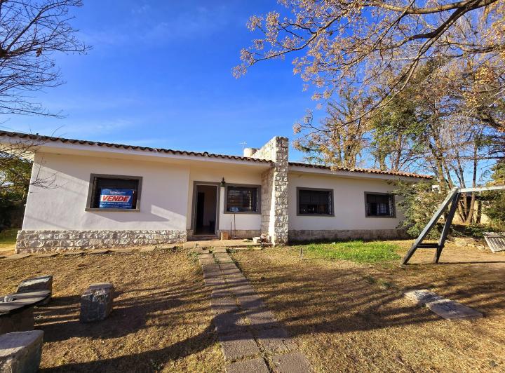 Casa · 210m² · 9 Ambientes · 2 Cocheras
