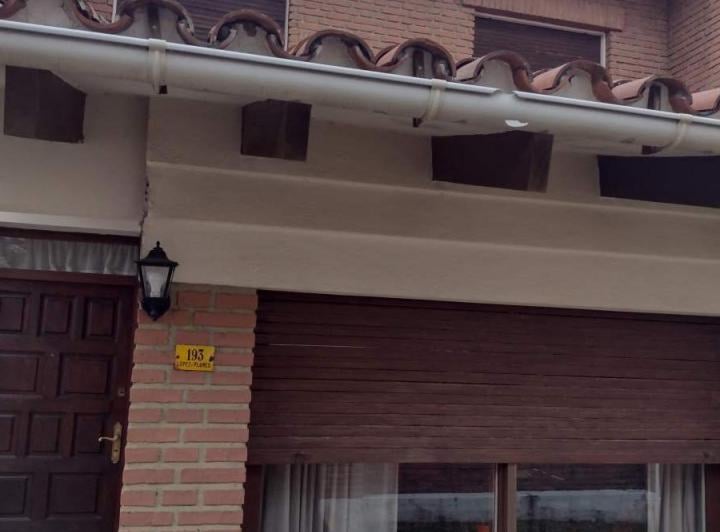 Casa · 216m² · 6 Ambientes · 1 Cochera