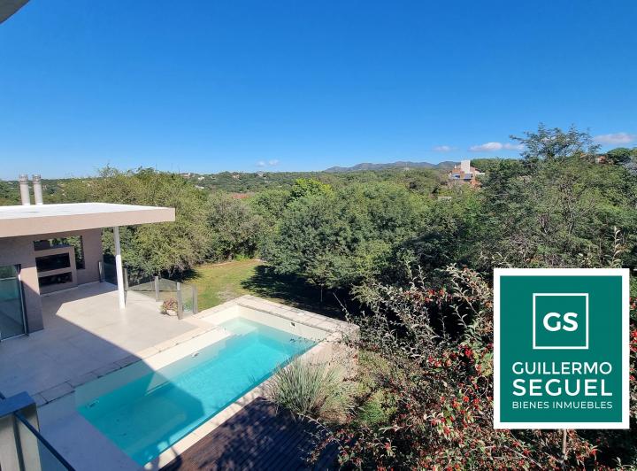 Casa · 325m² · 6 Ambientes · 3 Cocheras