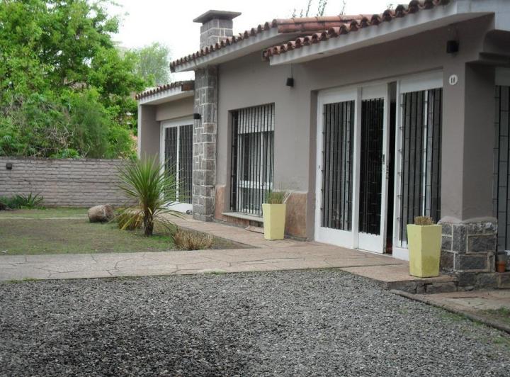 Casa · 1m² · 6 Ambientes · 2 Cocheras