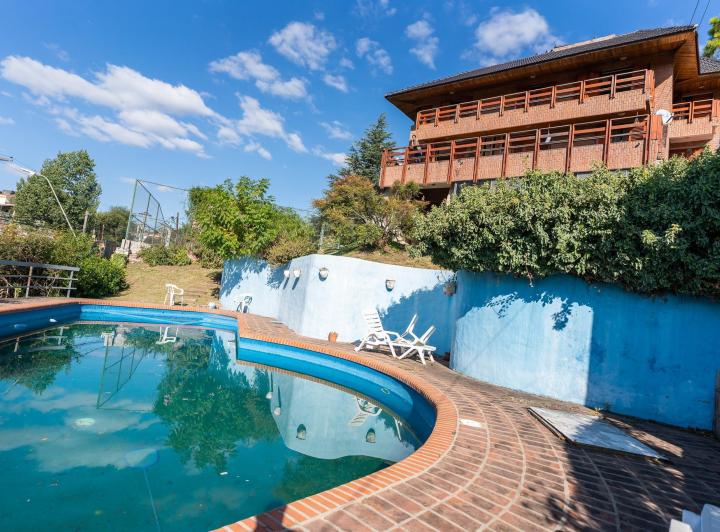 Casa · 520m² · 12 Ambientes · 4 Cocheras