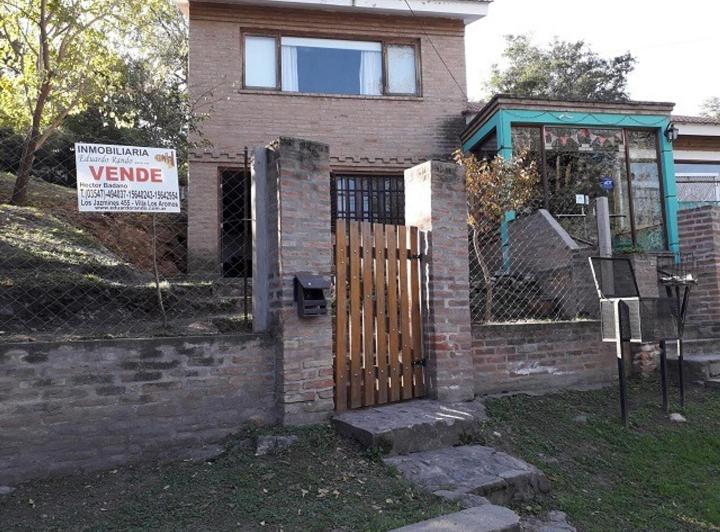 Casa · 200m² · 5 Ambientes · 2 Cocheras