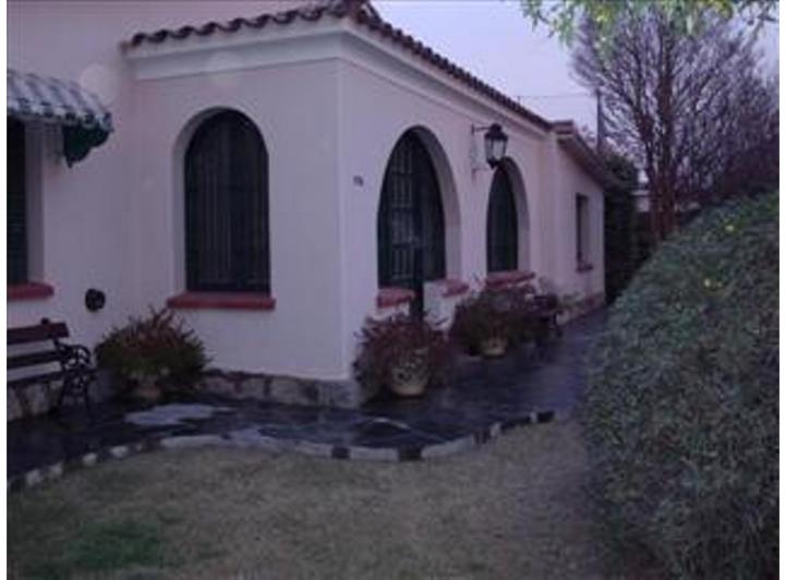 Casa · 272m² · 5 Ambientes · 1 Cochera