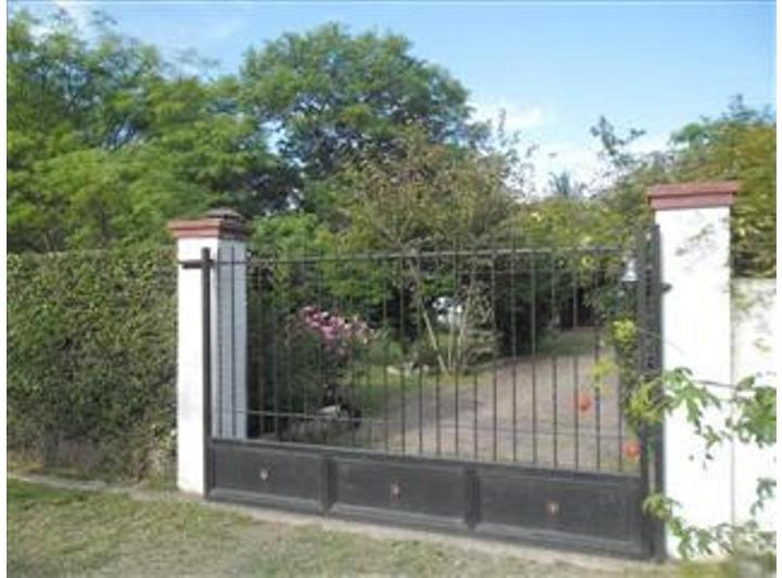 Casa · 370m² · 6 Ambientes · 1 Cochera