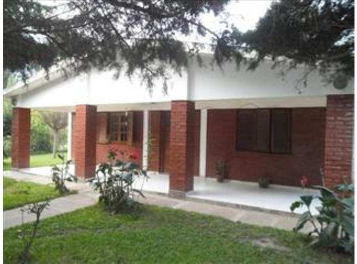 Casa · 220m² · 4 Ambientes · 1 Cochera