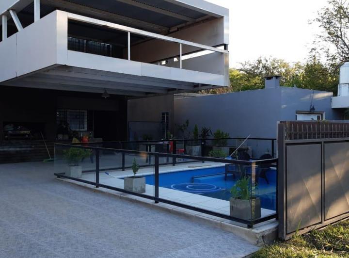 Casa · 200m² · 2 Ambientes · 2 Cocheras