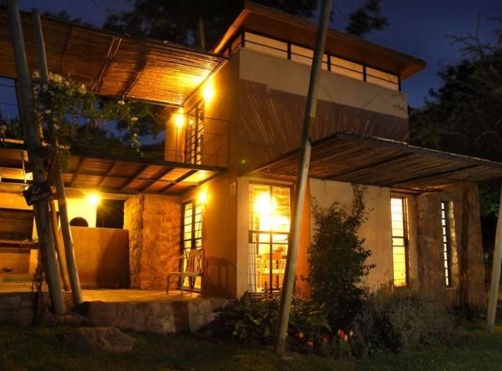 Casa · 600m² · 14 Dormitorios · 5 Cocheras