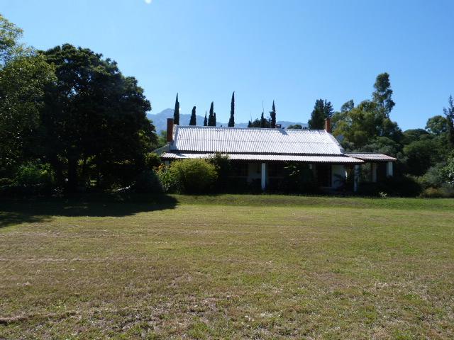 Casa · 500m² · 6 Dormitorios · 2 Cocheras