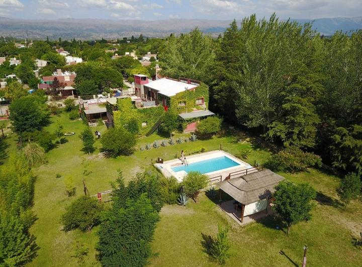 Casa · 350m² · 6 Ambientes · 5 Cocheras