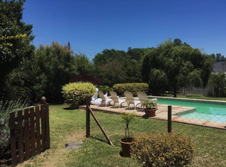 Casa · 400m² · 3 Ambientes · 1 Cochera