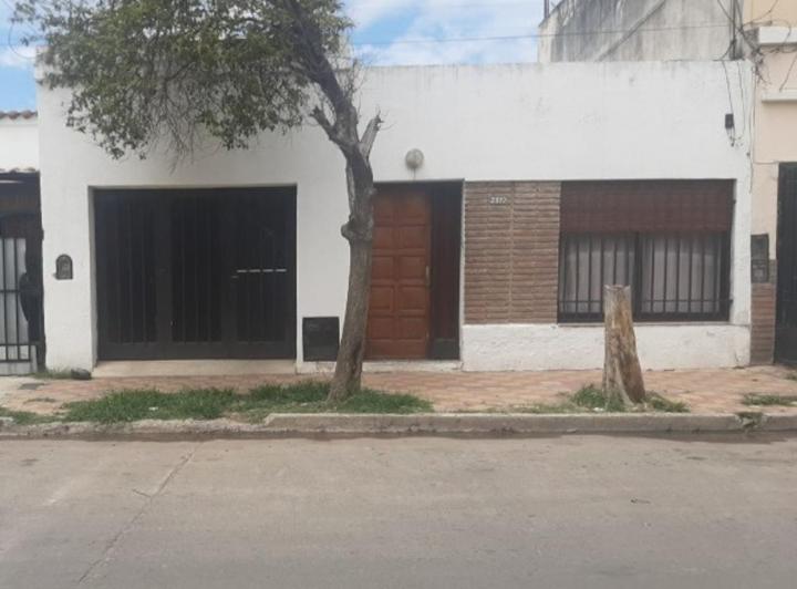 Casa · 200m² · 3 Ambientes · 1 Cochera