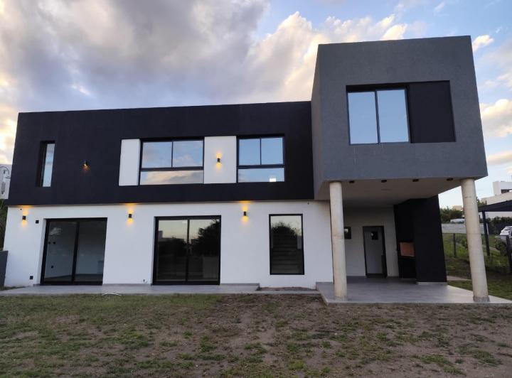 Casa · 190m² · 3 Dormitorios · 2 Cocheras