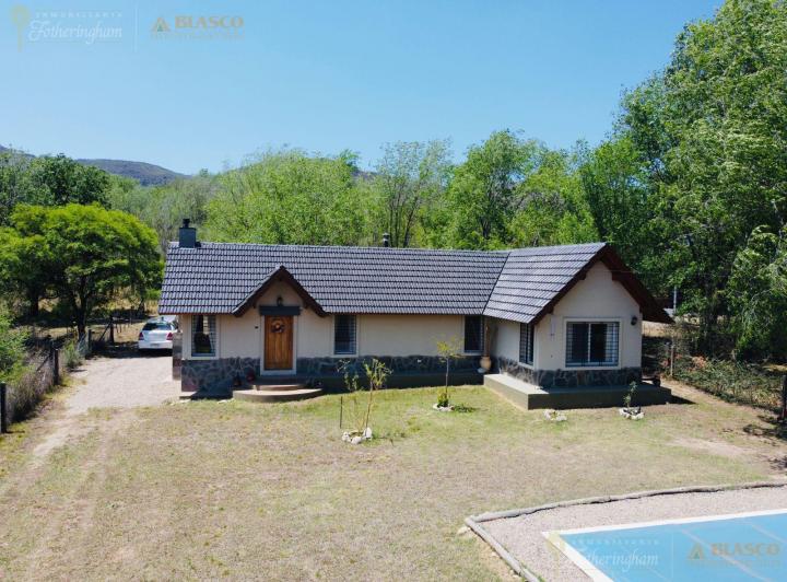 Casa · 305m² · 6 Ambientes · 2 Cocheras