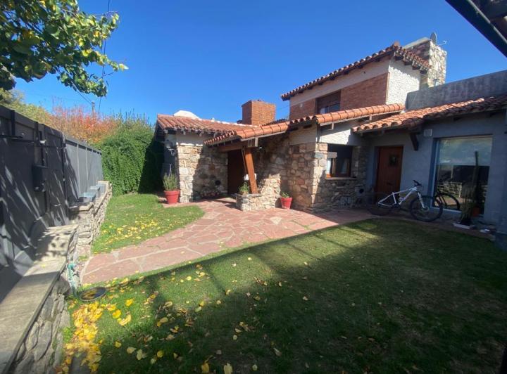 Casa · 160m² · 3 Dormitorios · 1 Cochera