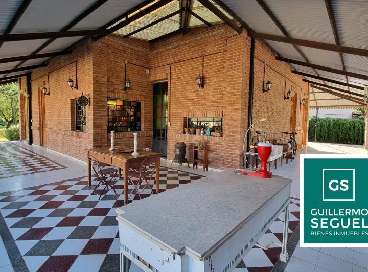 Casa · 330m² · 3 Ambientes · 2 Cocheras