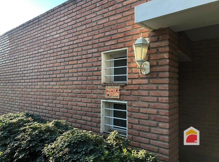 Casa · 345m² · 12 Ambientes · 1 Cochera
